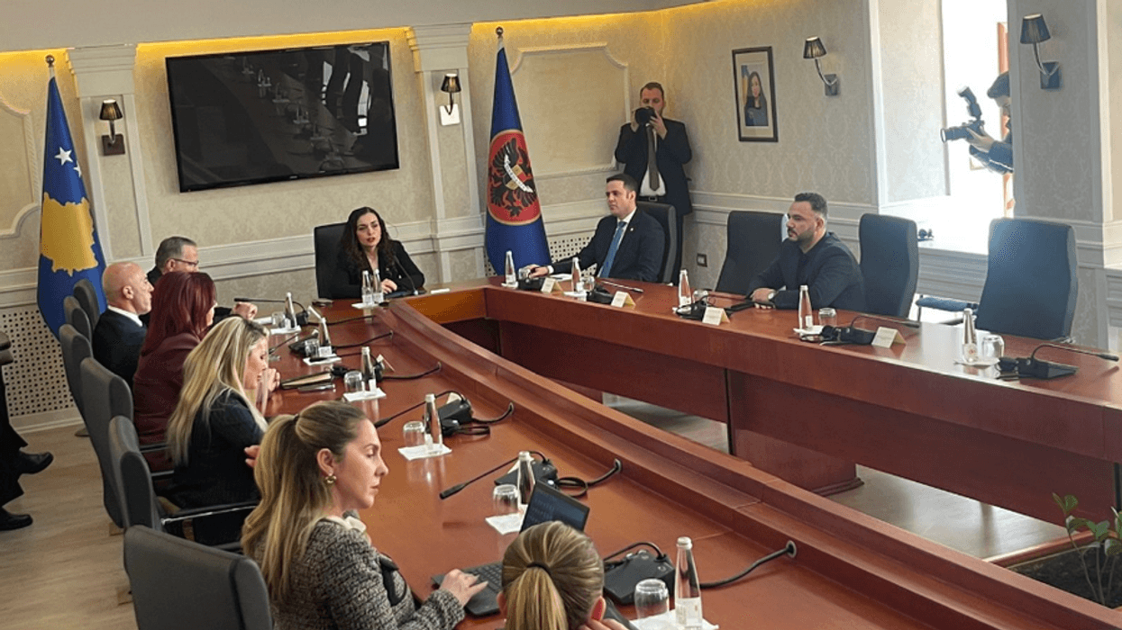 Nis takimi konsultativ me Osmanin dhe liderët e partive politike pa Kurtin Nis takimi konsultativ me Osmanin dhe liderët e partive politike pa Kurtin