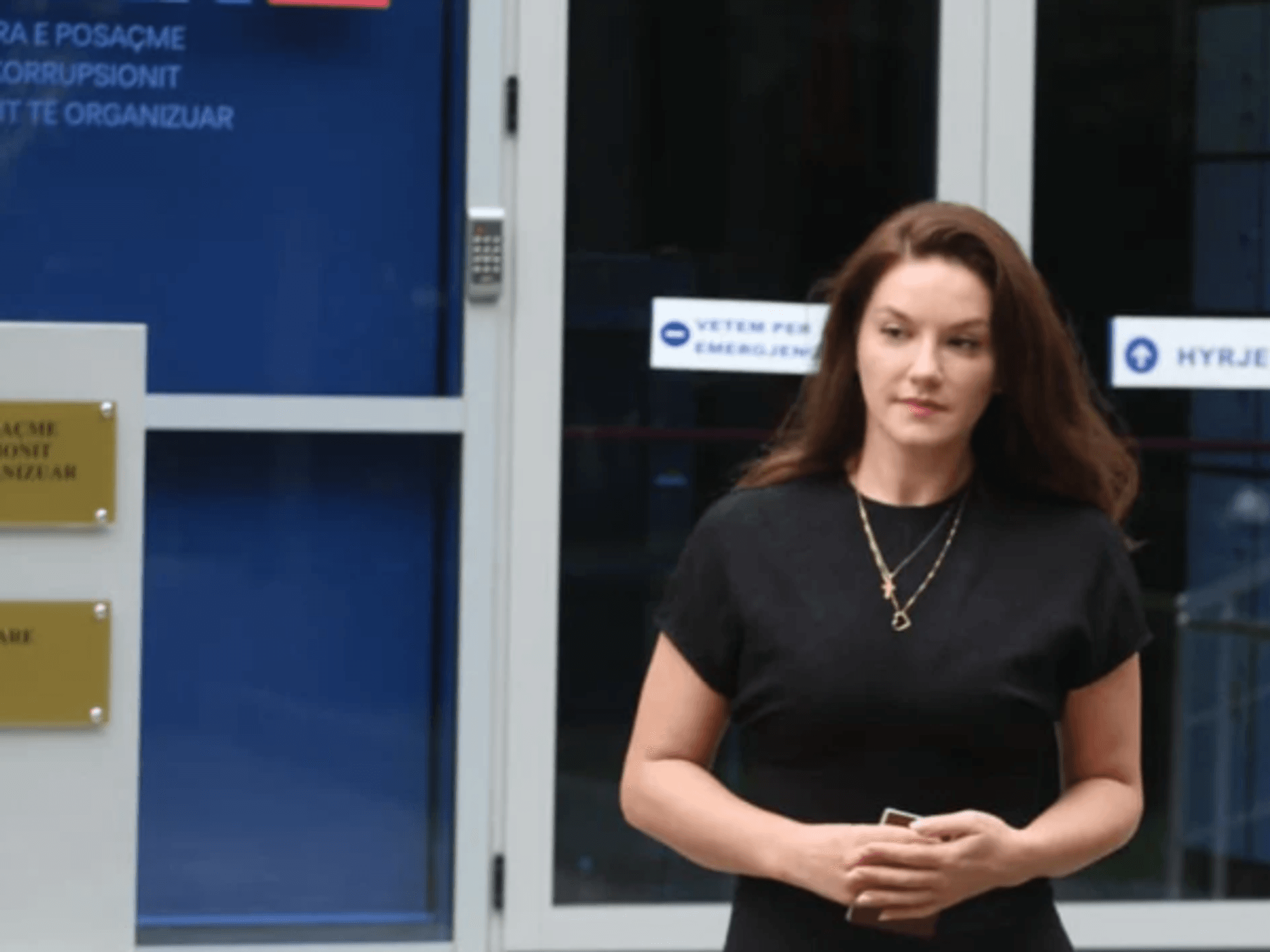 Mungon Ajola Xoxa, avokati Haxhia: E pamundur të jetë në seancë pasi është shtatzënë Mungon Ajola Xoxa, avokati Haxhia: E pamundur të jetë në seancë pasi është shtatzënë