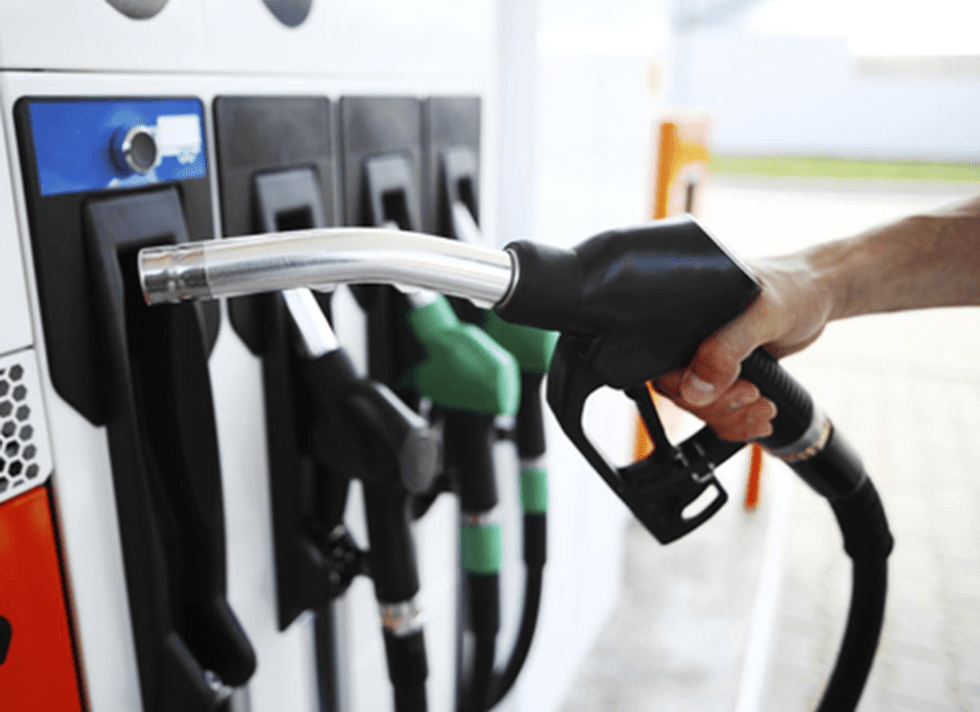 Çmimi i naftës dhe benzinës mbetet i njëjtë si dje, MINTI del me paralajmërim për shkelësit