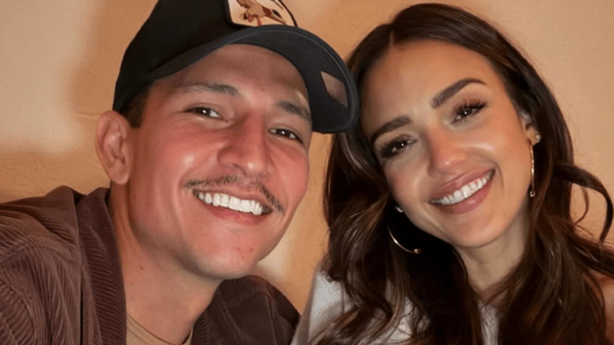 Jessica Alba shijon pushimet me të dashurin 12 vjet më të ri Jessica Alba shijon pushimet me të dashurin 12 vjet më të ri