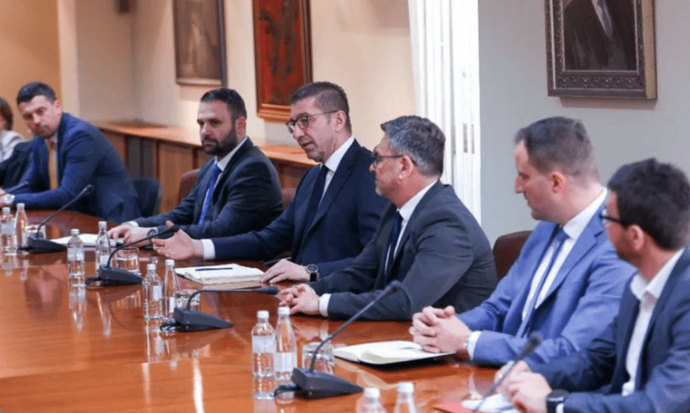 Mickoski në takim me përfaqësuesit e marketeve: S’do të lejojmë fitim të padrejtë dhe rritje të paarsyeshme të çmimeve