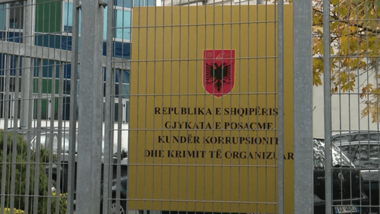 Kultivuan 10 mijë rrënjë kanabis - dënohen me 56 vite e 9 muaj burg 5 anëtarë të grupit kriminal Kultivuan 10 mijë rrënjë kanabis - dënohen me 56 vite e 9 muaj burg 5 anëtarë të grupit kriminal