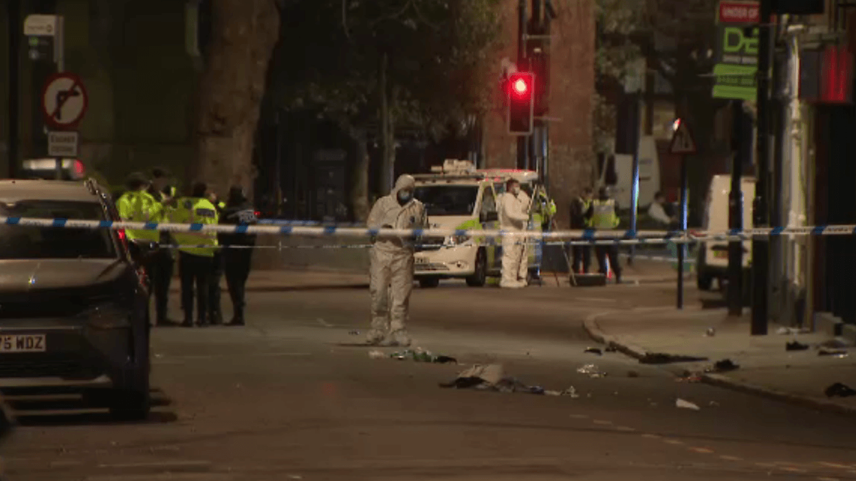 Vetura godet këmbësorët në qendër të qytetit anglez, raportohet për disa të lënduar