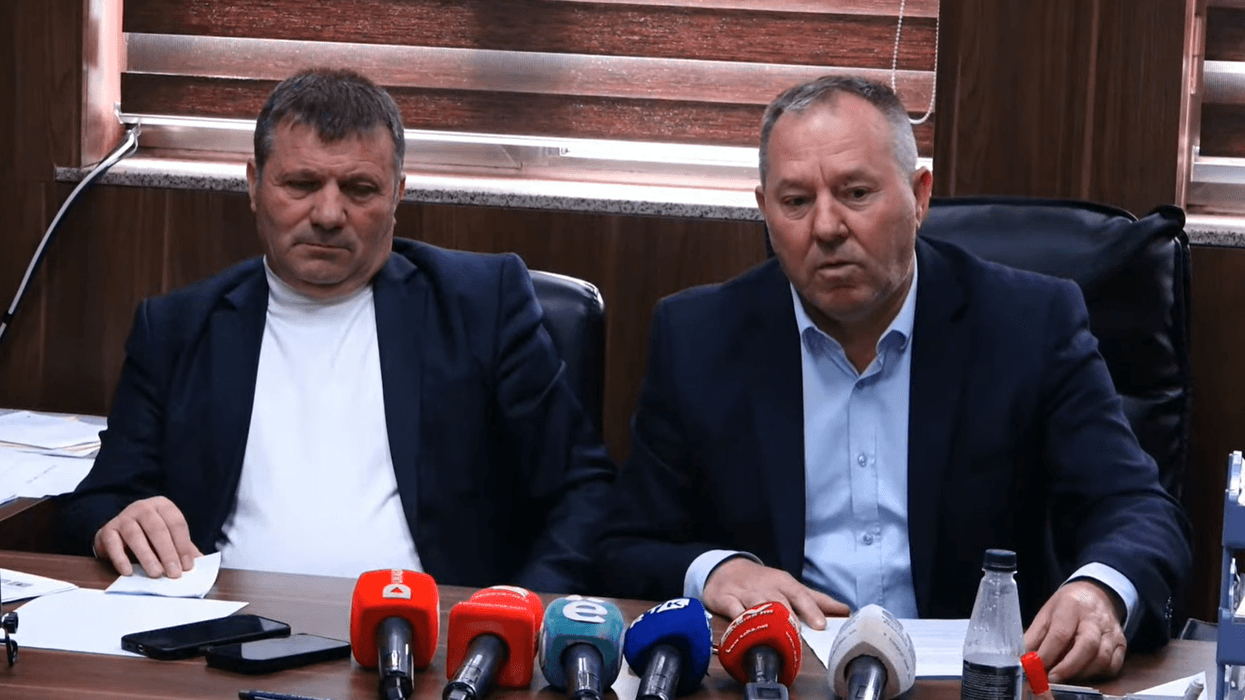 OVL-UÇK thërret protestë të hënën, shkak ekspozita për masakrat në Kosovë OVL-UÇK thërret protestë të hënën, shkak ekspozita për masakrat në Kosovë
