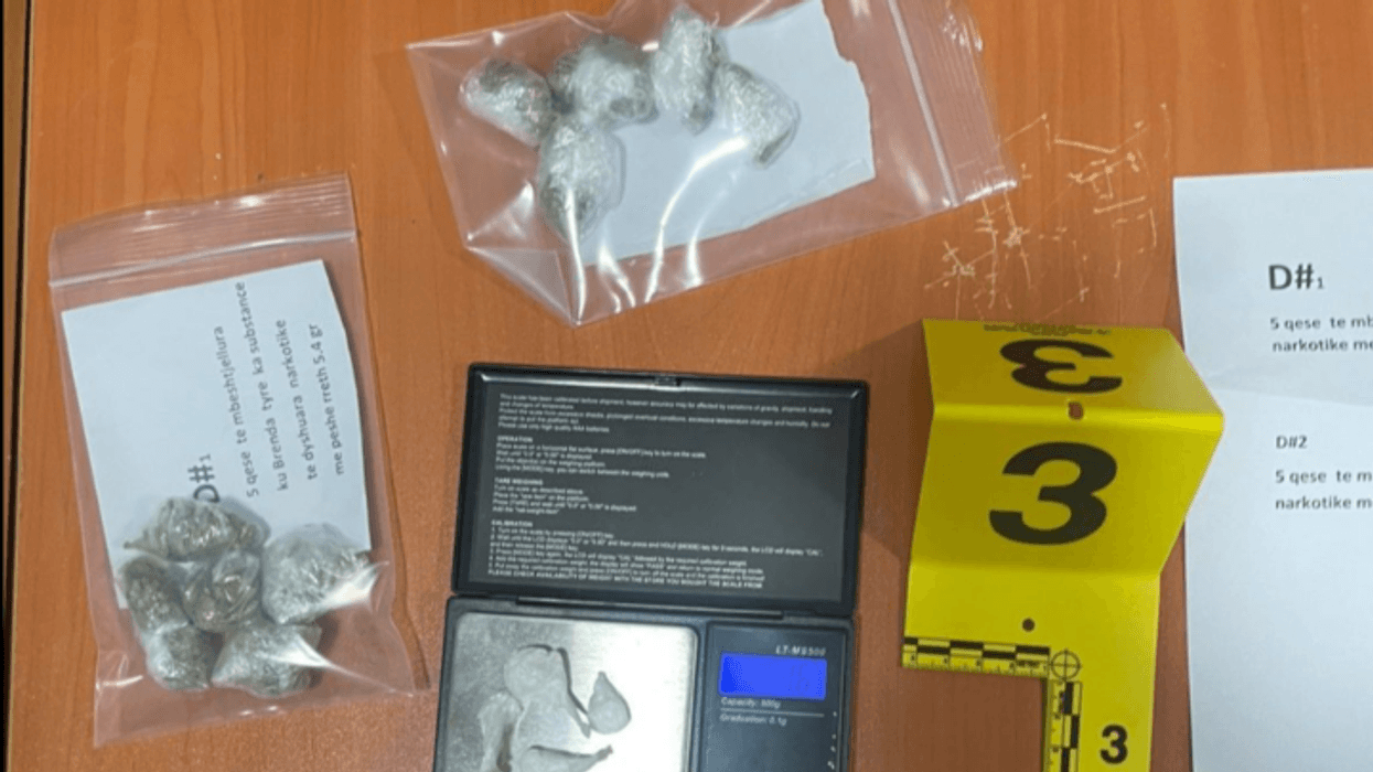 Posedim dhe shitje e narkotikëve - arrestohen dy të dyshuar në Mitrovicë