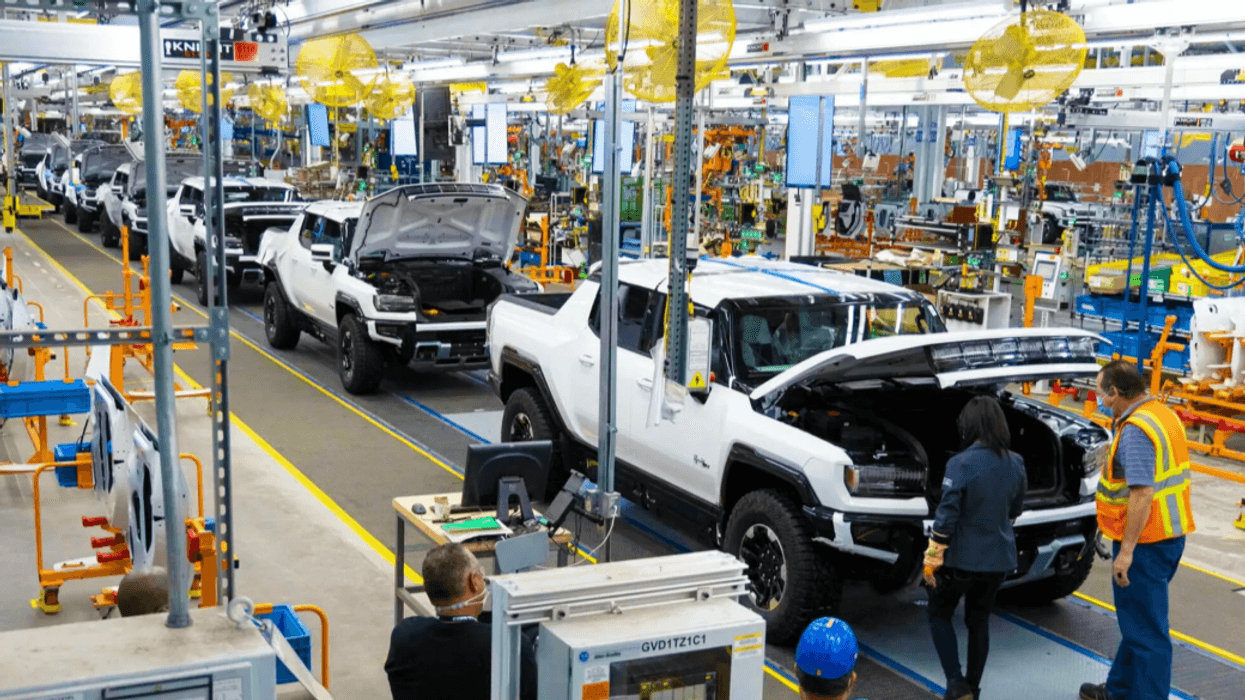 GM ndalon përkohësisht prodhimin e dy EV-ve, 1,300 punonjës dërgohen në shtëpi