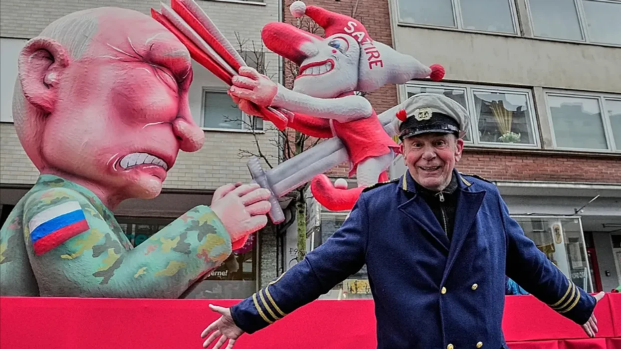 Një artist gjerman dënohet me burg nga gjykata ruse për shfaqje karnavalesh që tallnin Putinin