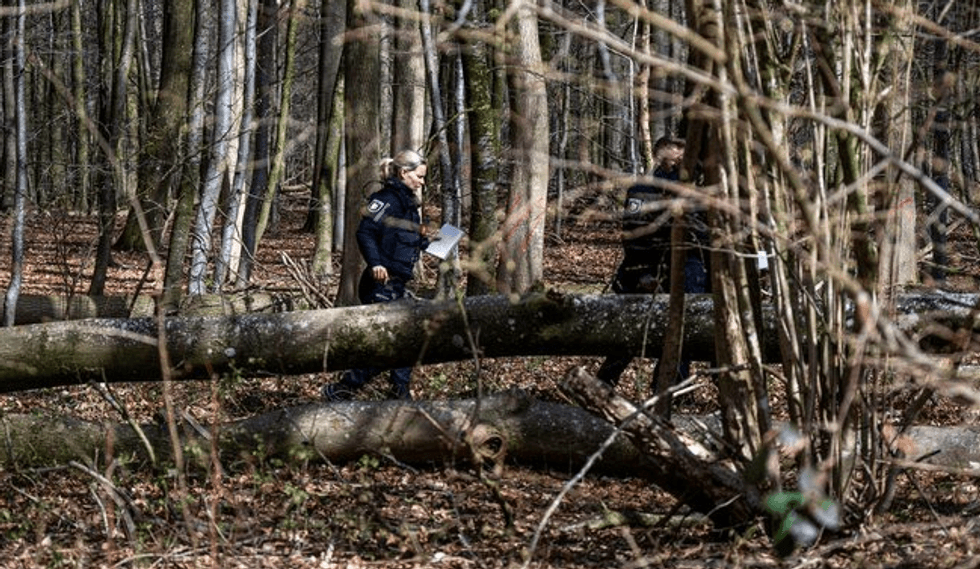 Tre të vdekur, përfshirë një foshnjë - kur erërat e forta rrëzuan një pemë në Gjermani