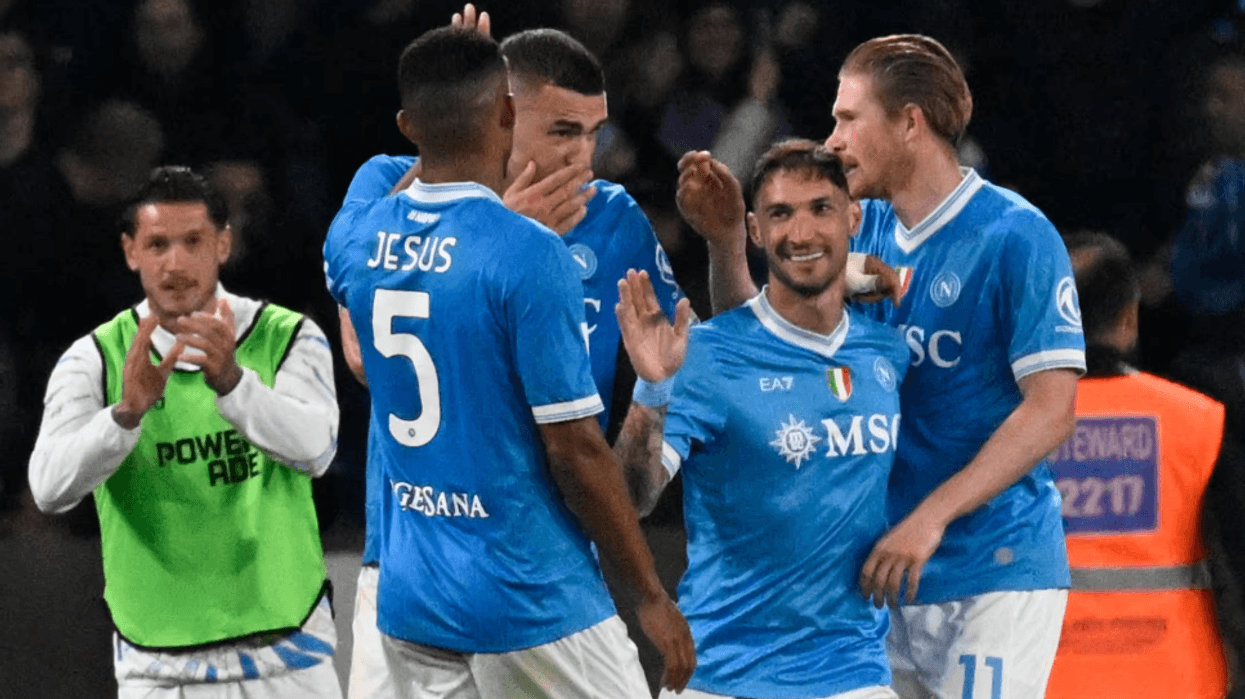 Goli i Politanos vendos derbin, Napoli e tejkalon Milanin në renditje