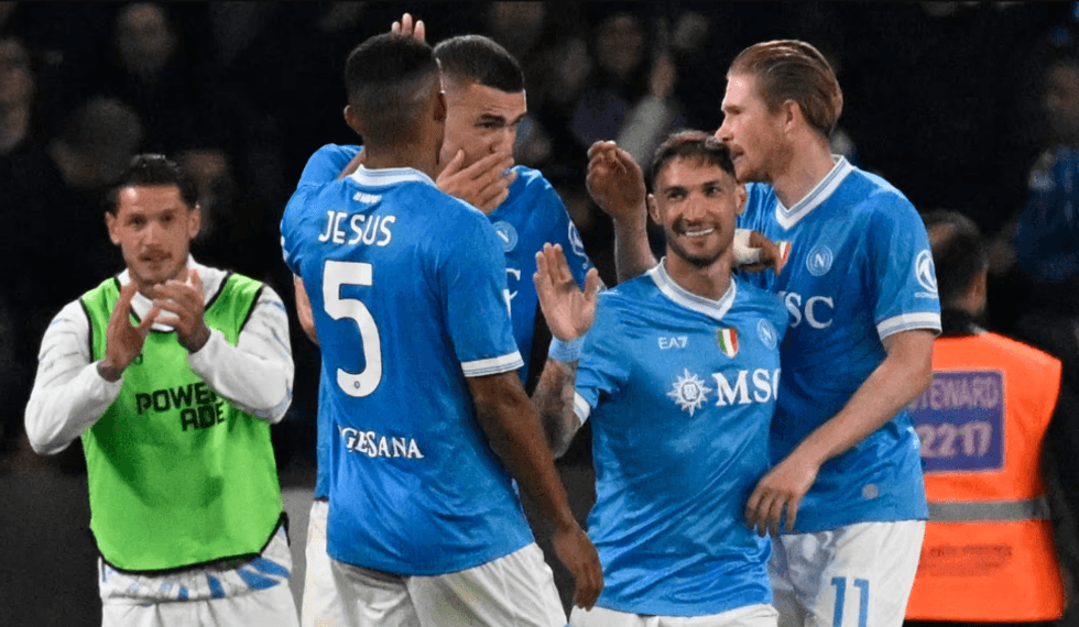 Goli i Politanos vendos derbin, Napoli e tejkalon Milanin në renditje
