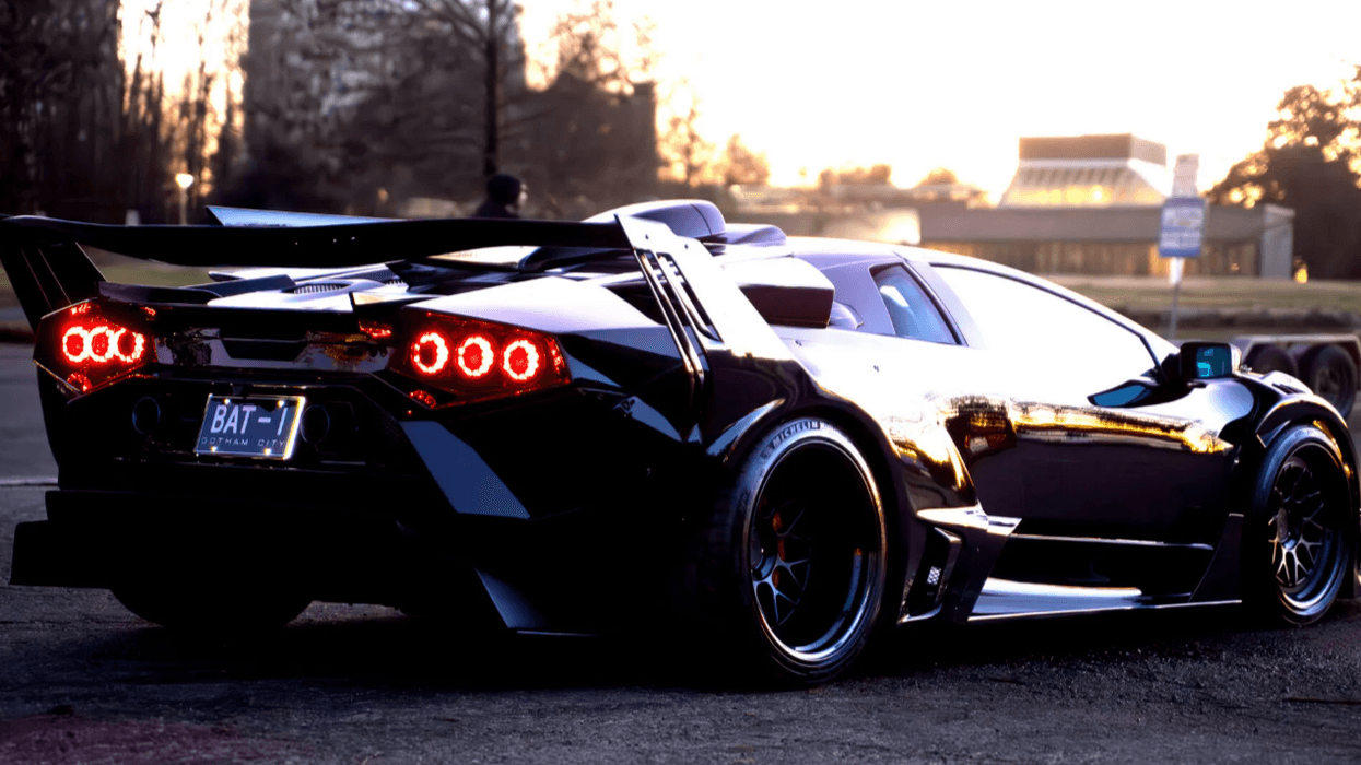 Një Lamborghini Murciélago LP640 “i çmendur” nga Liberty Walk shitet për 344 mijë dollarë