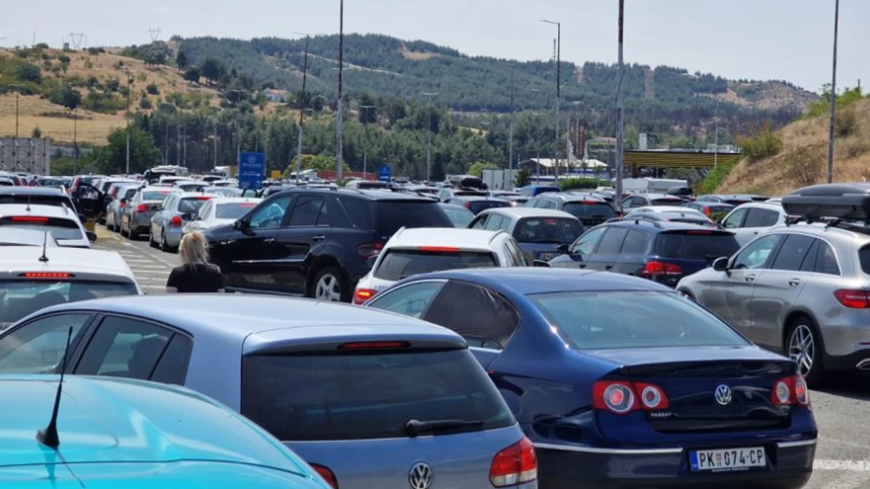 Mbi 16,000 shtetas të Maqedonisë janë larguar nga vendi për fundjavën e zgjatur