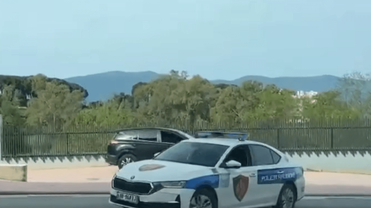 Nën forca të shtuara policie, Ivanka Trump lë vilën qeveritare në Dhërmi Nën forca të shtuara policie, Ivanka Trump lë vilën qeveritare në Dhërmi