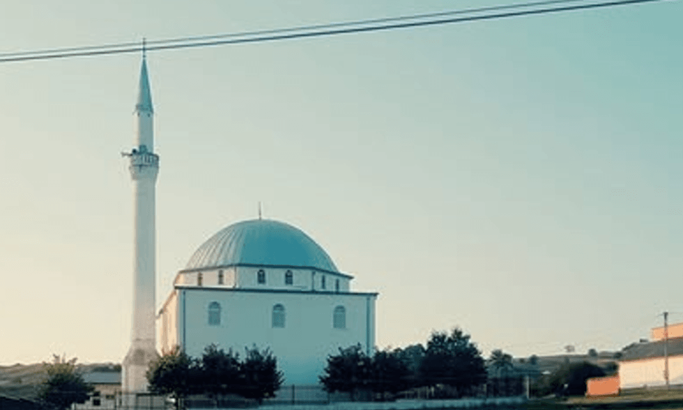 Vjedhje në një xhami në Ferizaj, dëmtohen edhe kamerat e sigurisë