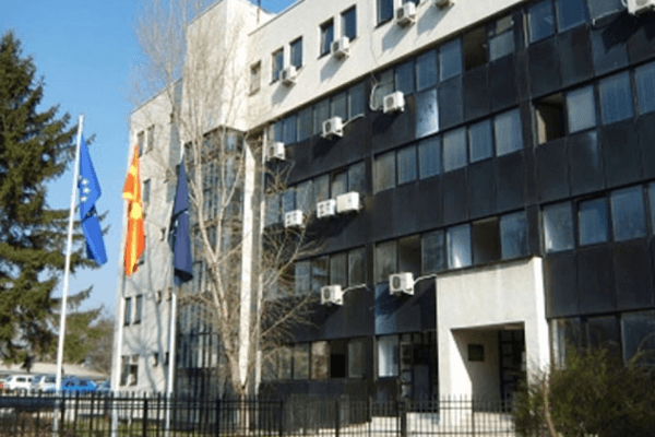 MPB konfirmon rastin për tentim të djegies së një sinagoge në Shkup: Po merren masa për zbardhjen e rastit MPB konfirmon rastin për tentim të djegies së një sinagoge në Shkup: Po merren masa për zbardhjen e rastit