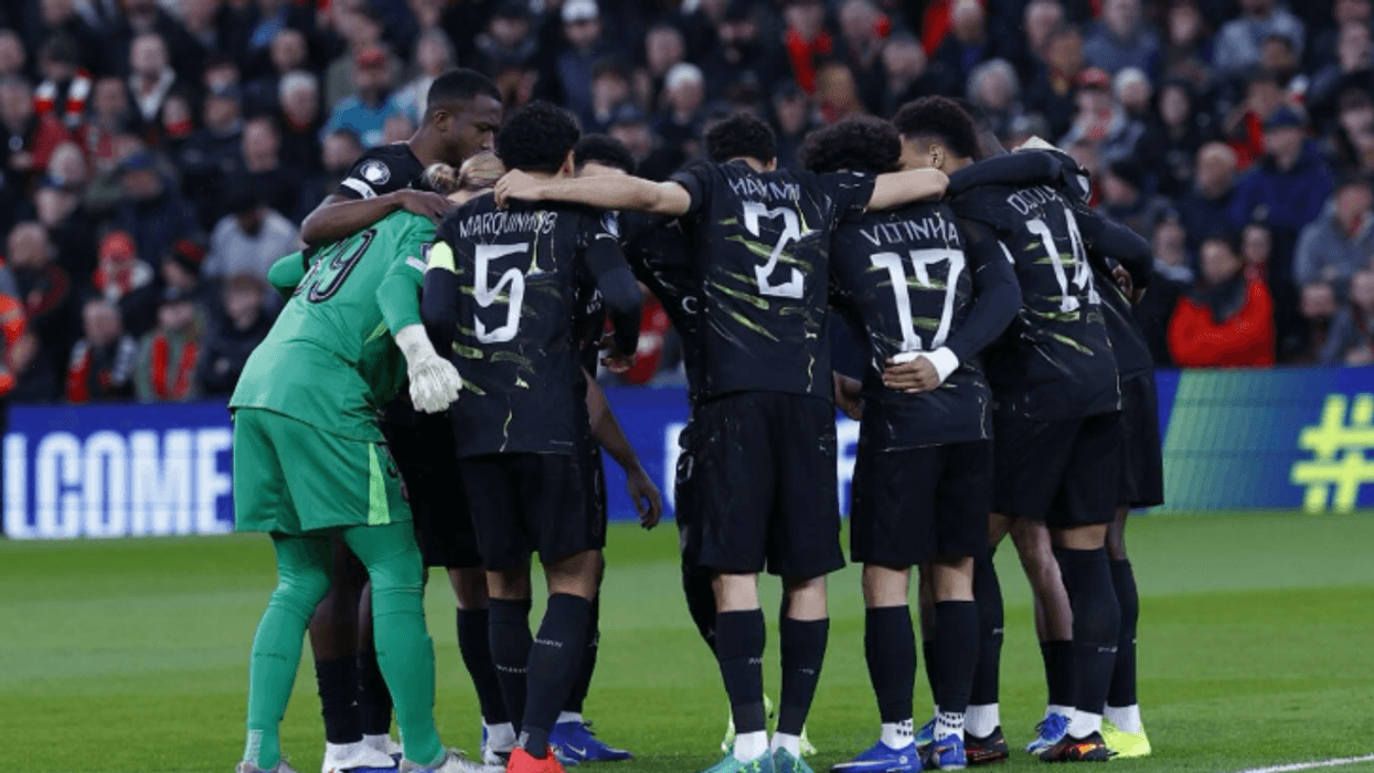 PSG nënshtron Liverpoolin edhe në Anfield, kalon në gjysmëfinale