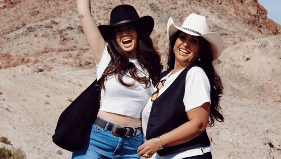 Nëna e këngëtares Beatrix Ramosaj e fiton betejën me kancerin