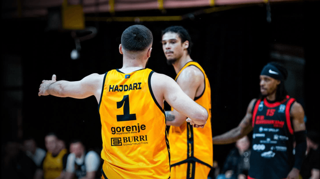 Peja mposht Yllin, barazon serinë