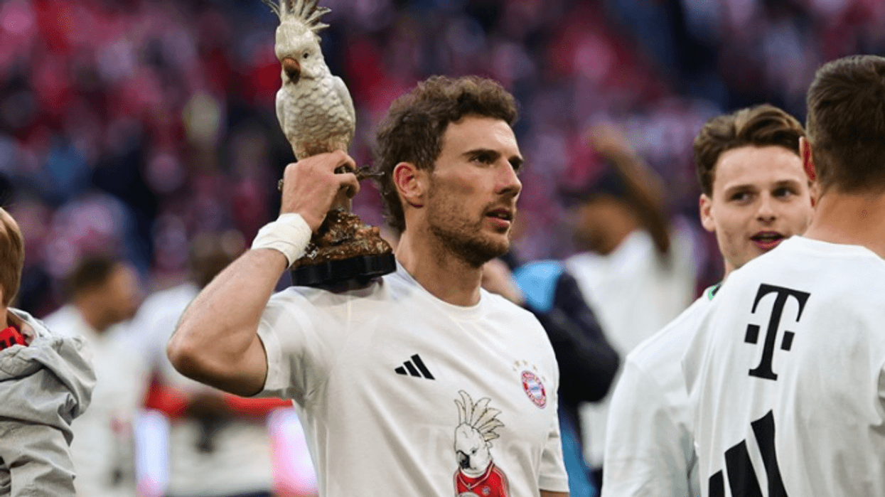 Pse e festoi Bayern Munich titullin me një papagall prej porcelani?