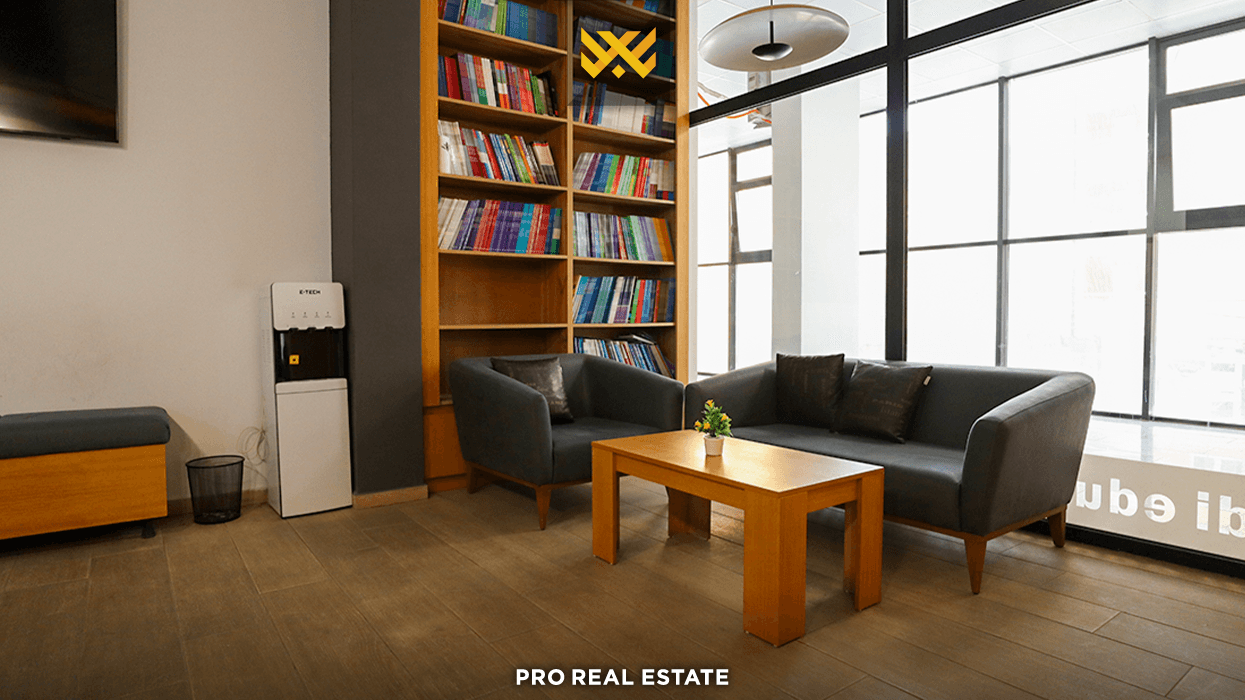 Shitet lokali 210m² në një nga pikat më të frekuentuara të Fushë Kosovës – lokacion strategjik për biznes #15233