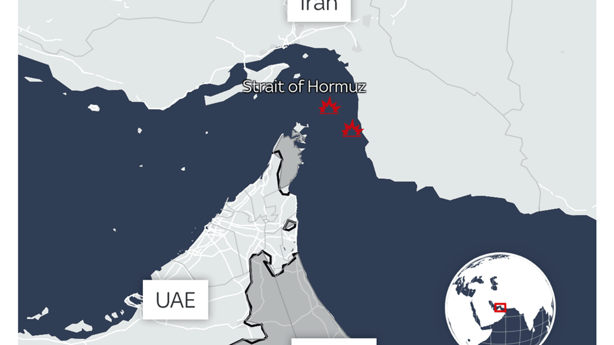 Irani hap zjarr ndaj anijes në Ngushticën e Hormuzit