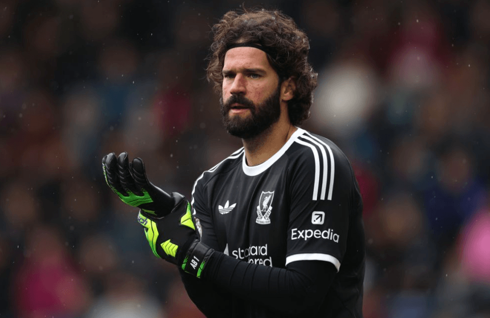 Juventusi synon Alissonin, portieri i Liverpoolit i jep “dritën jeshile”