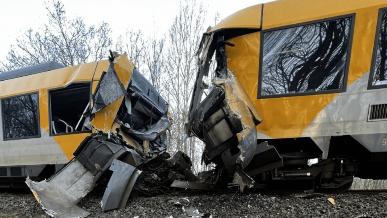 Dy trena përplasen ballë për ballë, disa të lënduar në Danimarkë