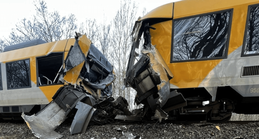 Dy trena përplasen ballë për ballë, disa të lënduar në Danimarkë