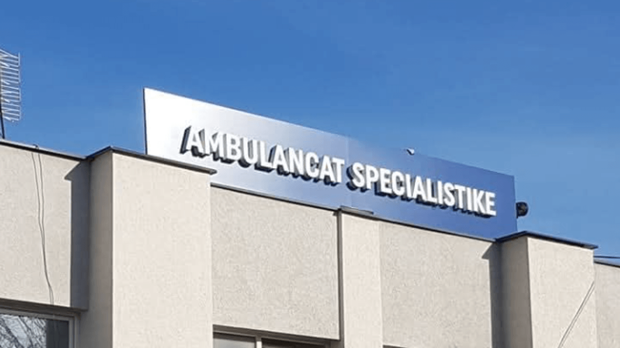 Vështirësi me radhët, rreth 55 pacientë trajtohen çdo ditë në ambulancën e ortopedisë në Gjilan