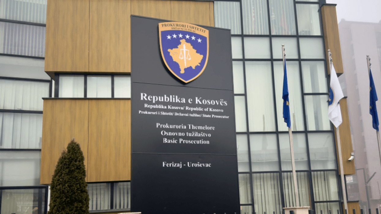 Ndalohen tre të dyshuar në Ferizaj për keqpërdorim të detyrës zyrtare