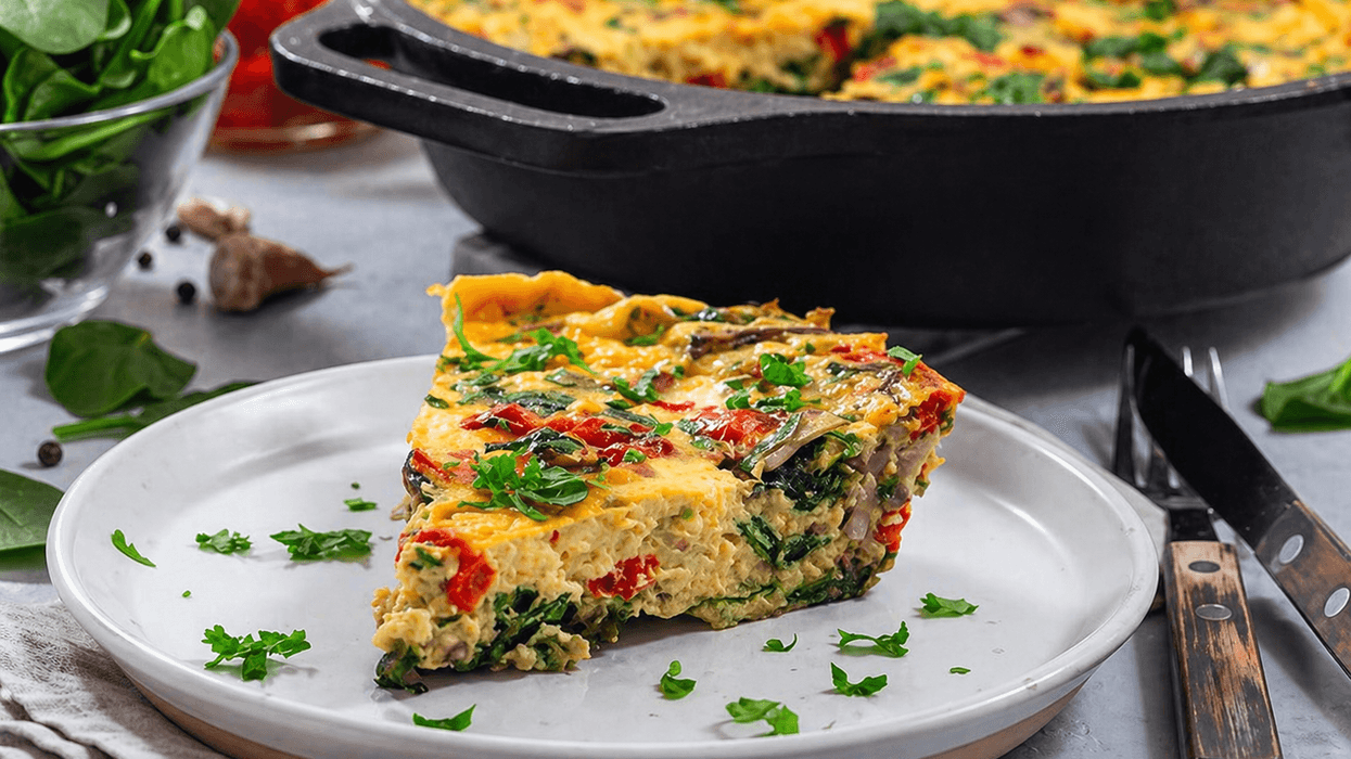 Pite fshati me miell misri, spinaq, speca dhe djathë