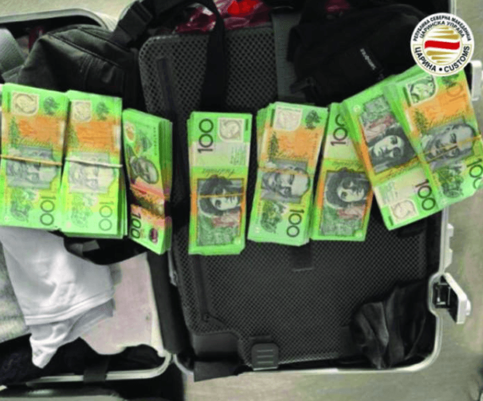 Çiftit nga Maqedonia i sekuestrohen 35 mijë dollarë australianë në Aeroportin e Shkupit