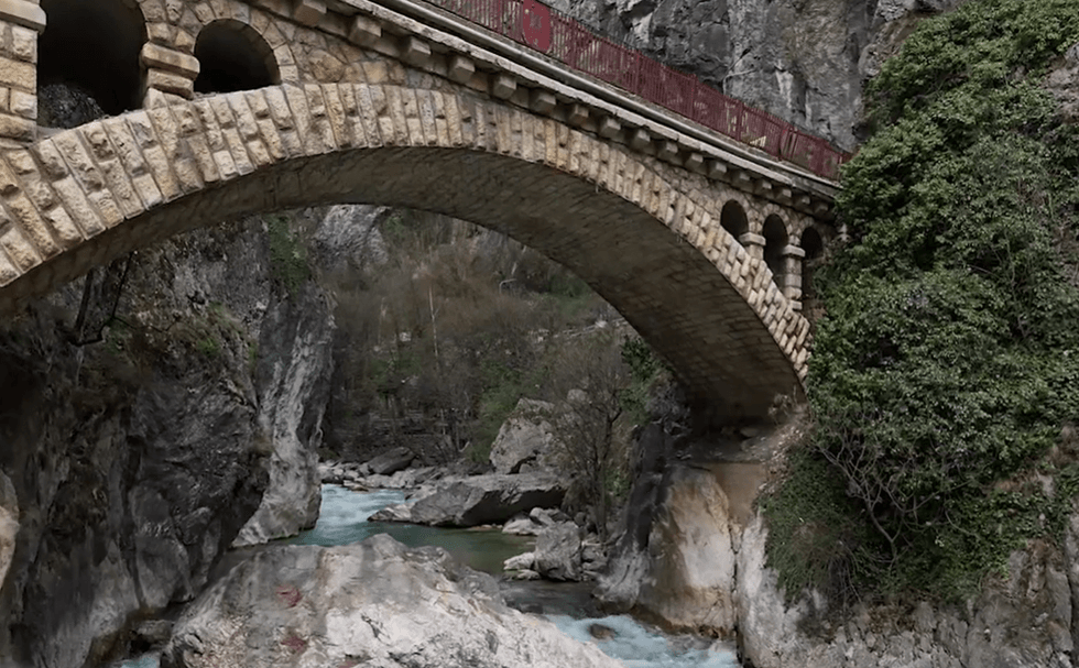 ECOPANA publikon video-dokumentar për gjendjen e lumenjve në pellgun e Drinit të Bardhë dhe kërkon rikthimin e rrjedhës së lirë