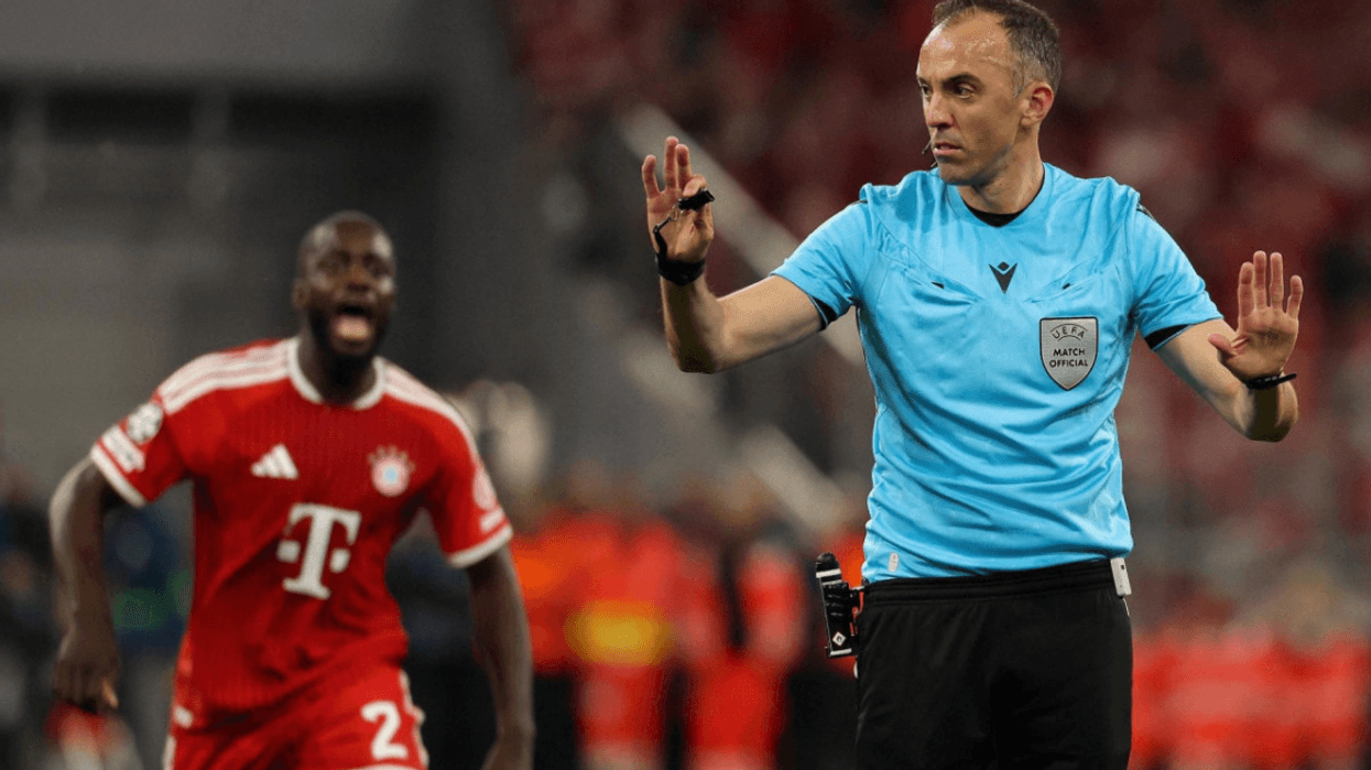 Kush është dhe çfarë bën njeriu për të cilin po flet sot e gjithë bota e futbollit? Rasti “Bayern–PSG” e bëri edhe më të famshëm