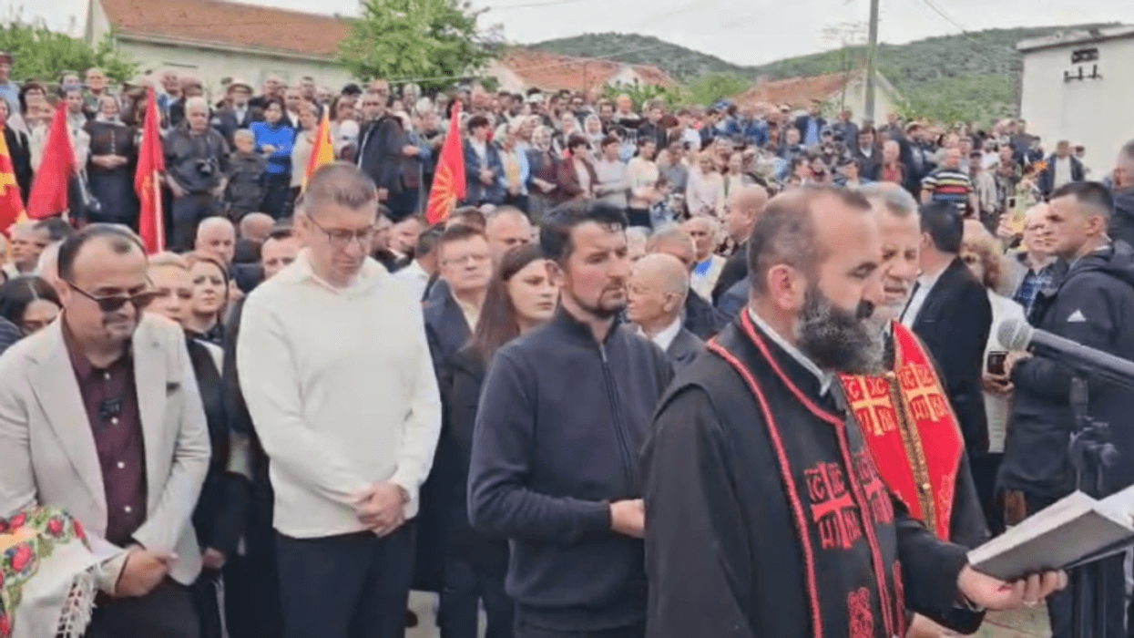 Mickoski vizitë në Pustec: Brezat e rinj nuk duhet të paguajnë çmimin e ndasive politike