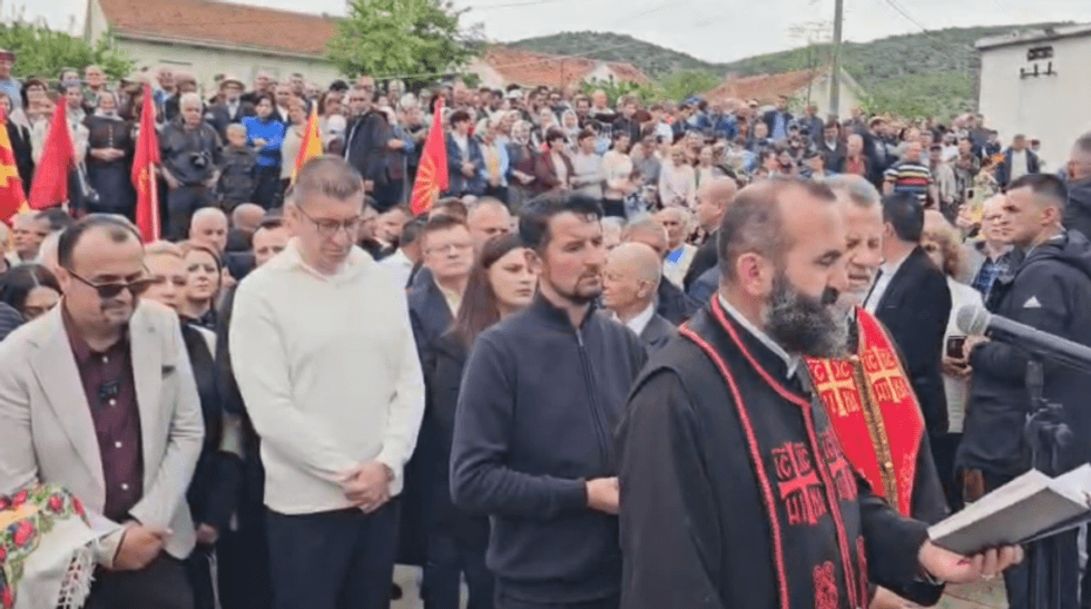 Mickoski vizitë në Pustec: Brezat e rinj nuk duhet të paguajnë çmimin e ndasive politike