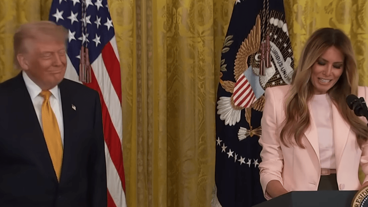 Melania Trump e përshkruan Donaldin si një udhëheqës empatik - publiku 'shpërthen' në të qeshura
