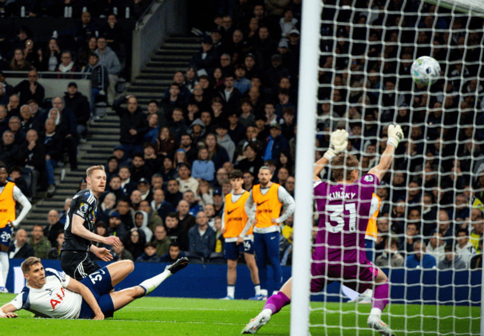 Tottenhami nuk ia del ndaj Leeds, vazhdon të mbetet nën ethe për mbijetesë