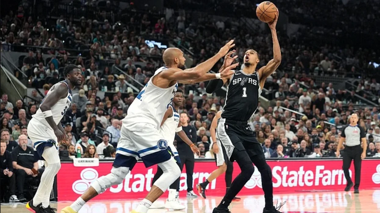 Spurs marrin fitoren e tretë ndaj Timberwolves, Wembanyana i pandalshëm