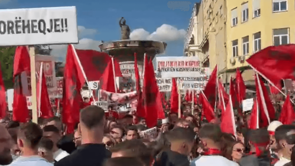 “Gjuha shqipe amanet” – Studentët në Shkup kërkojnë dorëheqjen e ministrit të Drejtësisë “Gjuha shqipe amanet” – Studentët në Shkup kërkojnë dorëheqjen e ministrit të Drejtësisë