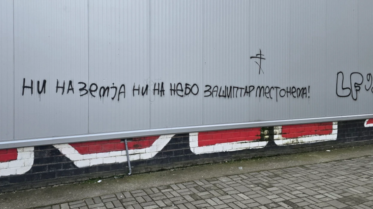 "As në tokë as në qiell, vend për shqiptarët nuk ka" - shkrime anti-shqiptare në Shkup