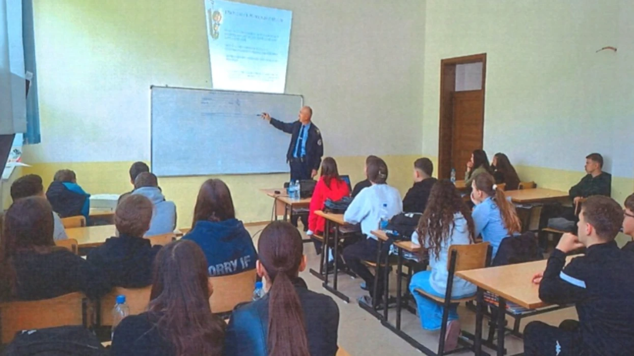 Policia në Shtime përmbyll projektin vetëdijesues për sigurinë në trafik, përfshihen 54 nxënës