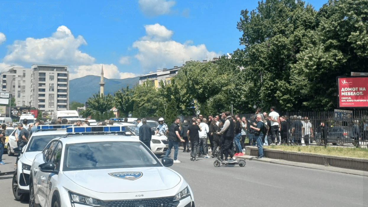Me forca policore mbyllet vendkalimi ilegal në Bit Pazar, revoltohen qytetarët Me forca policore mbyllet vendkalimi ilegal në Bit Pazar, revoltohen qytetarët