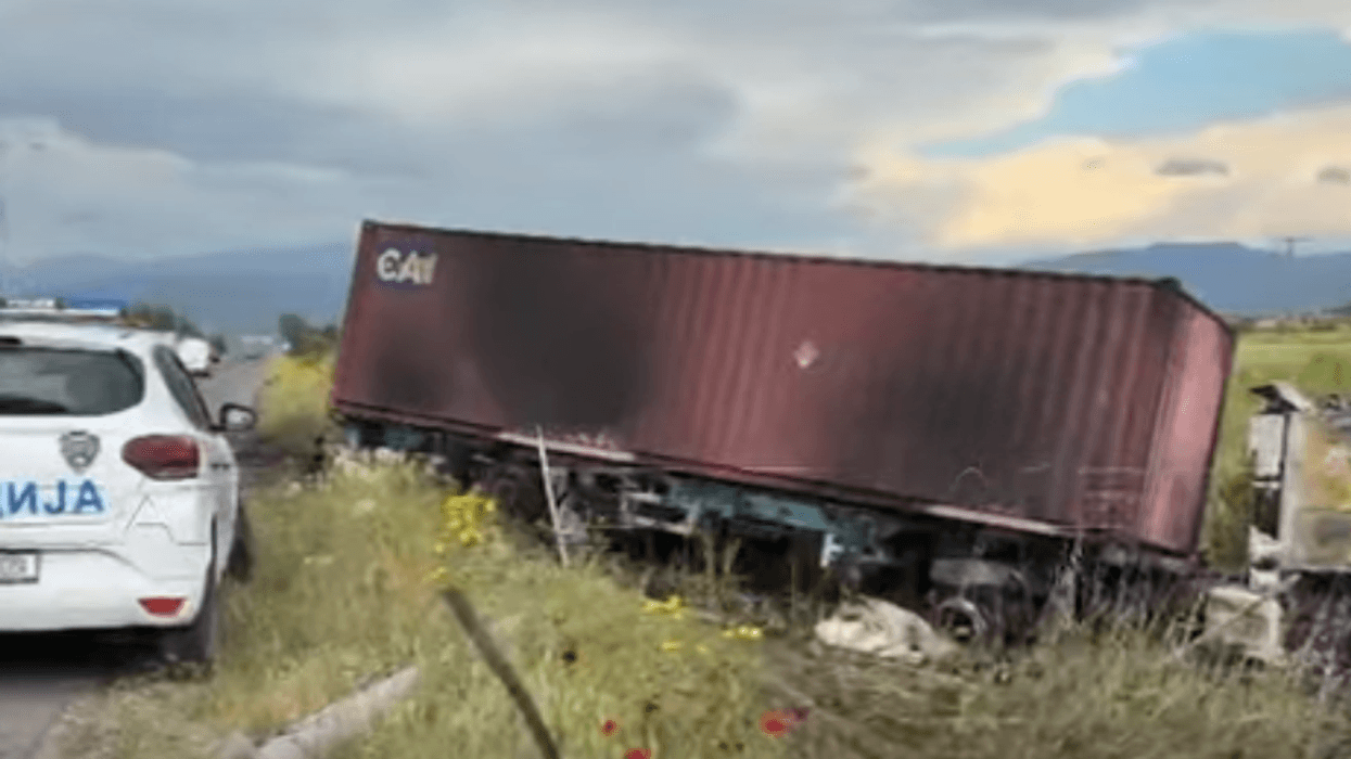 Dalin pamje nga aksidenti fatal në qarkoren e Shkupit, ku humbën jetën katër persona Dalin pamje nga aksidenti fatal në qarkoren e Shkupit, ku humbën jetën katër persona