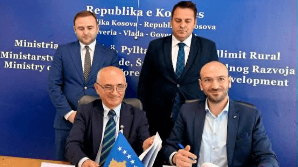 AKP bartë rreth 200 mijë hektarë prona pyjore në Ministrinë e Bujqësisë AKP bartë rreth 200 mijë hektarë prona pyjore në Ministrinë e Bujqësisë