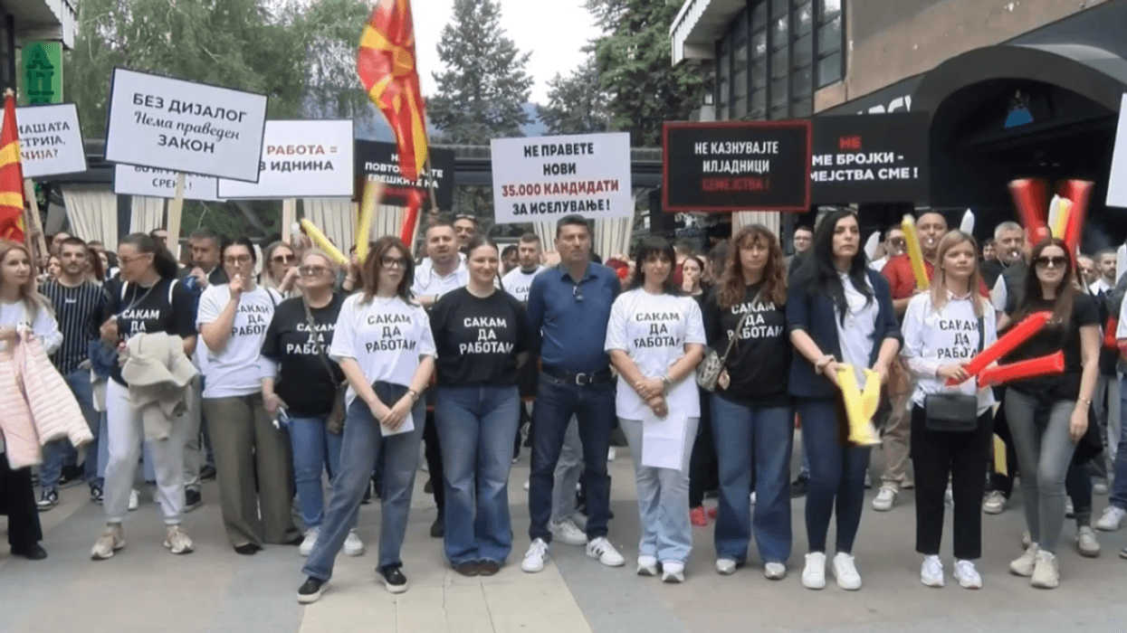 Protesta kundër ligjit të ri për lojërat e fatit, të punësuarit thonë se mbi 10 mijë persona do të mbesin pa punë Protesta kundër ligjit të ri për lojërat e fatit, të punësuarit thonë se mbi 10 mijë persona do të mbesin pa punë