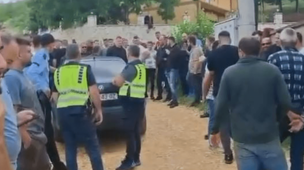MPB me sqarim për të shtënat në Haraçinë: Policia shtiu në ajër në shenjë paralajmëruese MPB me sqarim për të shtënat në Haraçinë: Policia shtiu në ajër në shenjë paralajmëruese