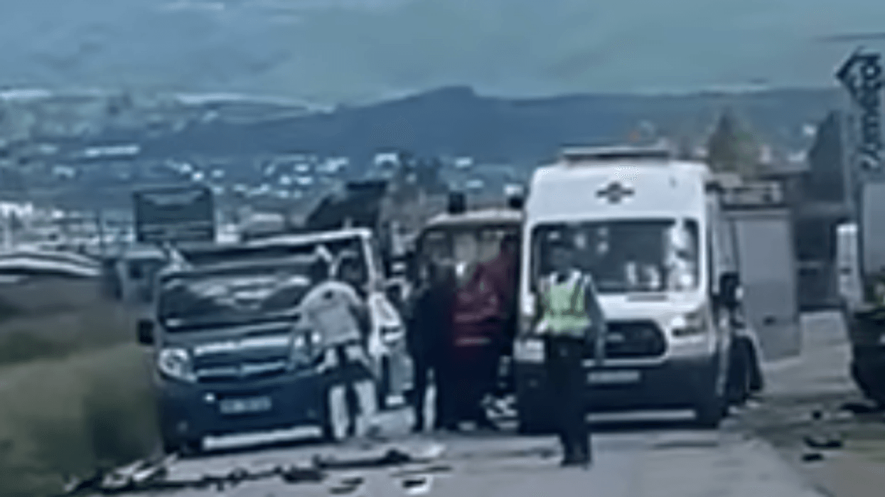 Tre të lënduar në aksidentin mes tri veturave në rrugën Viti–Kllokot Tre të lënduar në aksidentin mes tri veturave në rrugën Viti–Kllokot