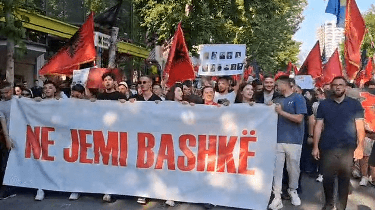 “Nesër protestë edhe në Prishtinë”, thirrje nga Tirana: Jemi një dhe jemi zot shtëpie “Nesër protestë edhe në Prishtinë”, thirrje nga Tirana: Jemi një dhe jemi zot shtëpie
