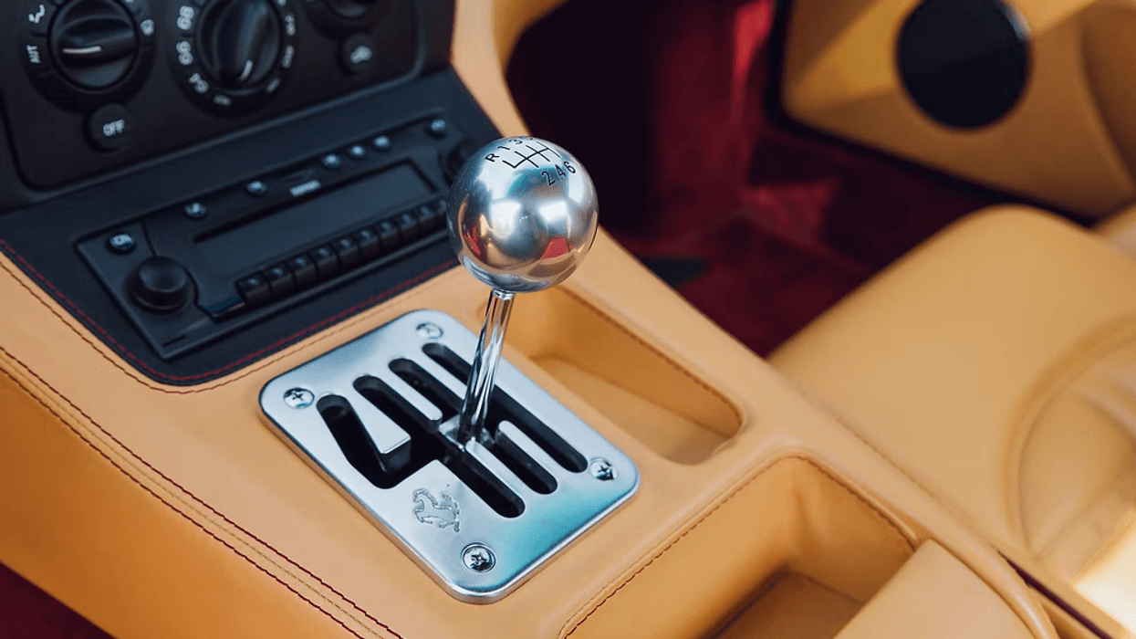 Ferrari më në fund mund të rikthejë transmisionin manual